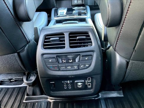 Used 2022 Honda Pilot Black Edition image 16
