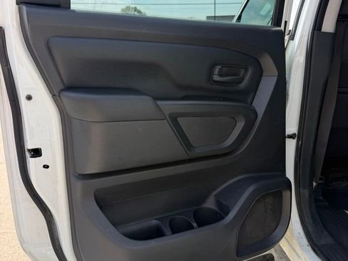 Used 2018 Nissan Titan S RWD image 8