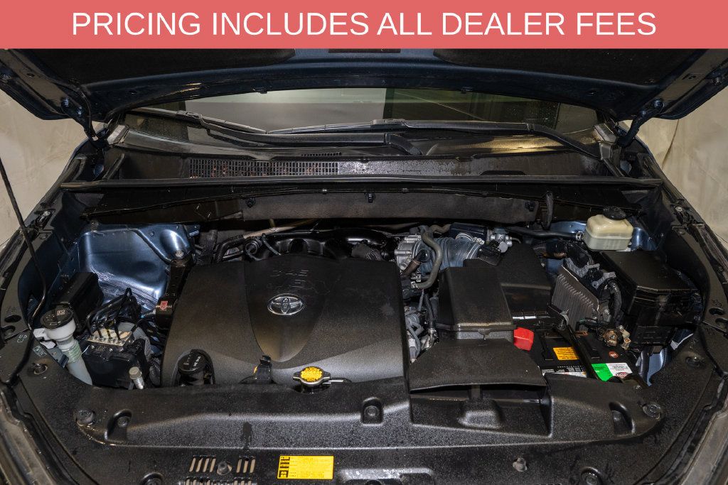 Used 2017 Toyota Highlander Limited Platinum AWD/4WD image 22