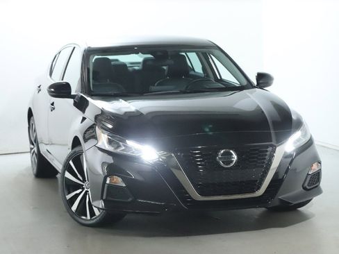 Used 2021 Nissan Altima 2.5 SR image 2