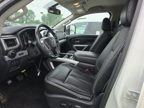 Used 2018 Nissan Titan PRO-4X AWD/4WD image 3