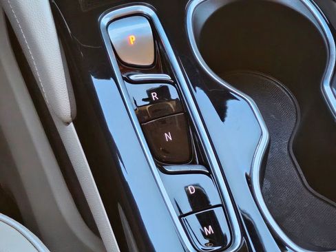 Used 2021 Buick Envision Avenir w/ Technology Package II image 17