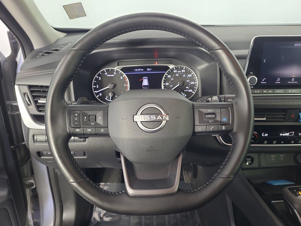 Used 2025 Nissan Rogue SV FWD image 12