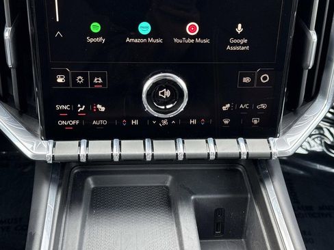Used 2025 GMC Acadia Elevation AWD/4WD image 6