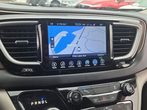 Used 2017 Chrysler Pacifica Touring-L w/ Tire & Wheel Group image 23