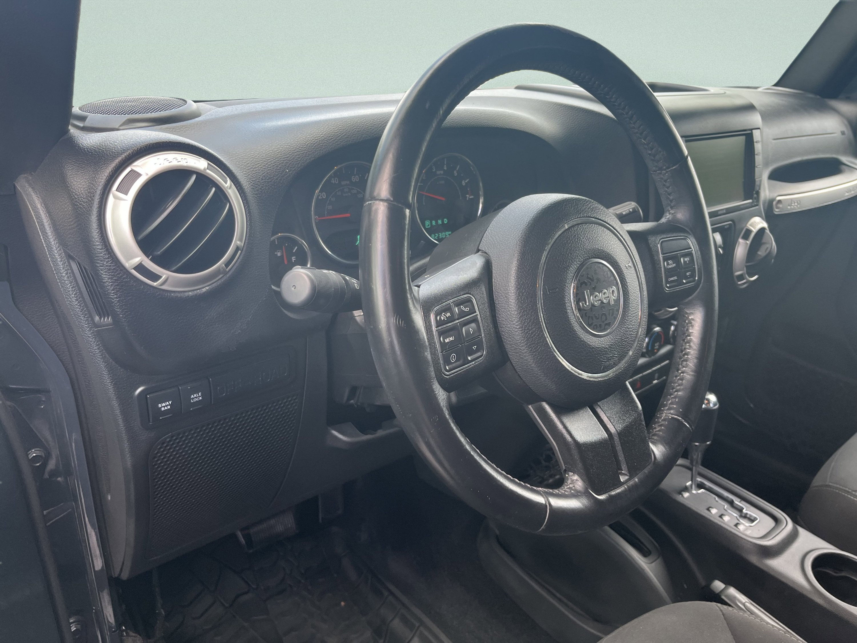 Used 2017 Jeep Wrangler Unlimited Rubicon w/ Connectivity Group AWD/4WD image 14