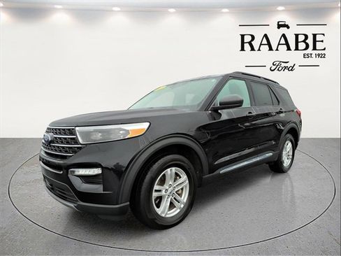 Used 2023 Ford Explorer XLT w/ Equipment Group 202A image 3
