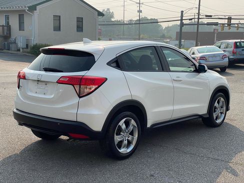 Used 2018 Honda HR-V LX image 3