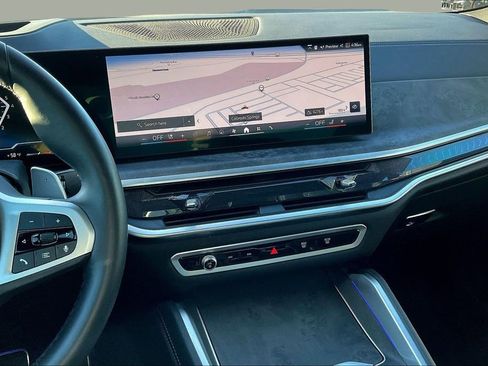 Used 2025 BMW X6 xDrive40i w/ Climate Comfort Package image 9