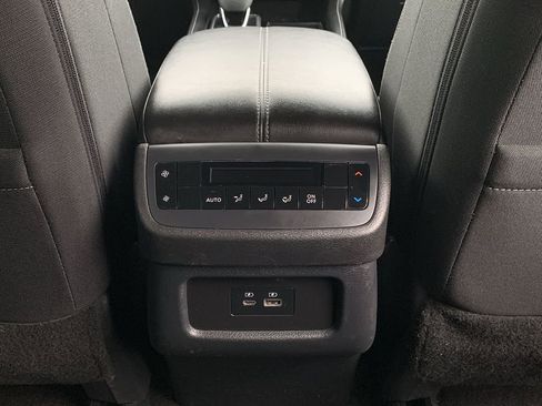 Used 2024 Nissan Pathfinder SV image 30