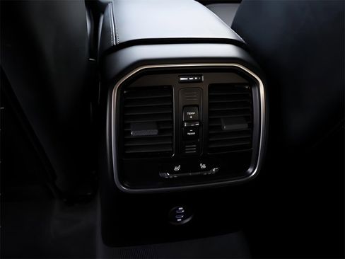 Certified 2024 Porsche Macan GTS image 22