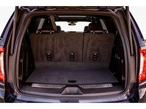 Used 2022 GMC Yukon AT4 w/ Technology Package image 29