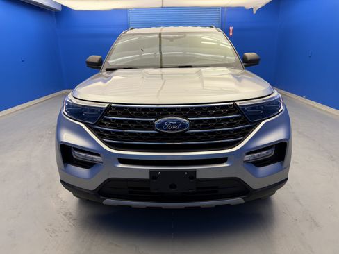 Used 2020 Ford Explorer XLT w/ Equipment Group 202A RWD image 3