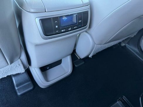 Used 2015 Toyota Highlander XLE image 10