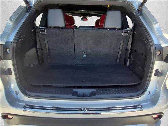 Used 2022 Toyota Highlander XSE FWD image 6