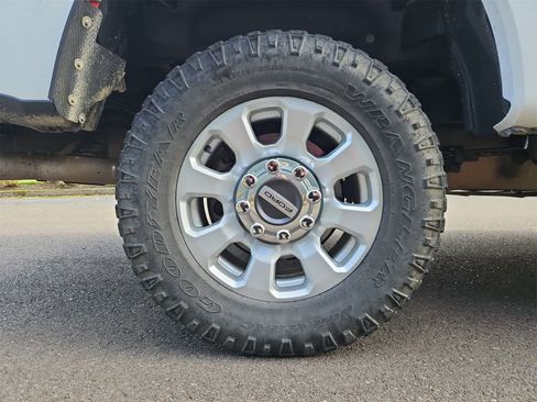 Used 2024 Ford F350 XLT image 13