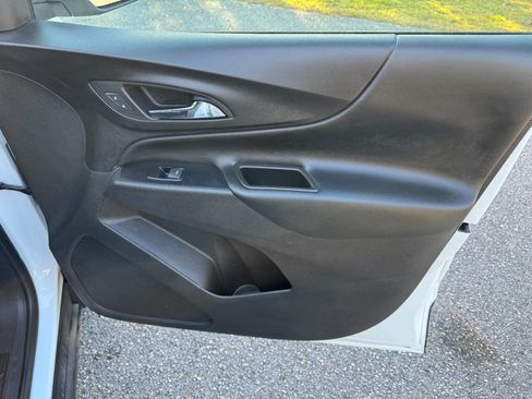 Used 2018 Chevrolet Equinox LT image 44
