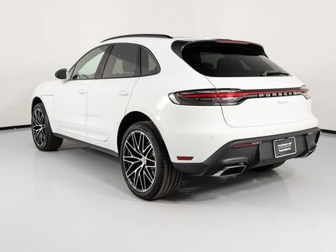 Certified 2025 Porsche Macan image 3