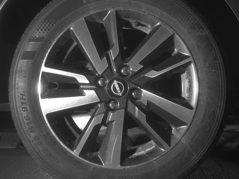 Used 2025 Nissan Versa SV FWD image 15