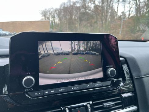 Used 2025 Nissan Pathfinder SV image 24