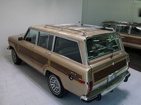 Used 1989 Jeep Grand Wagoneer image 39