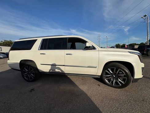 Used 2017 Cadillac Escalade ESV Premium Luxury image 9