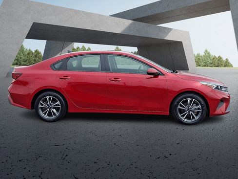Used 2024 Kia Forte LXS w/ LXS Technology Package FWD image 7