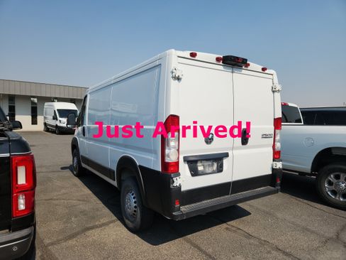 Used 2025 RAM ProMaster 2500 w/ Convenience Group FWD image 5