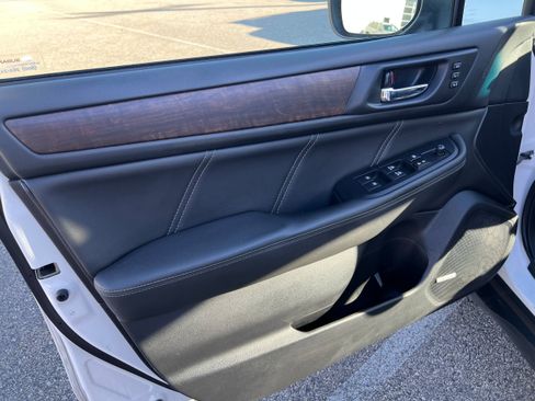 Used 2019 Subaru Outback 2.5i Limited w/ Protection Package #1 AWD/4WD image 17