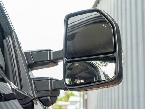 Used 2022 Ford F150 Lariat image 13