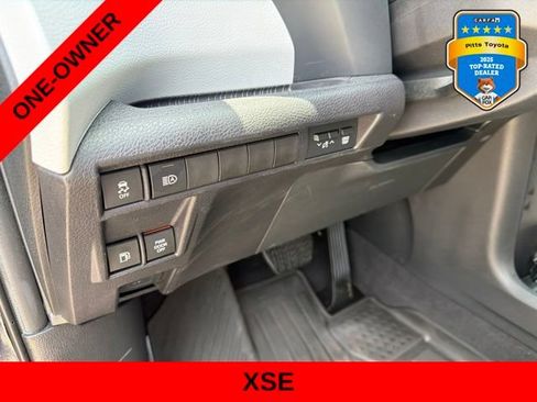 Used 2025 Toyota Sienna XSE FWD image 19