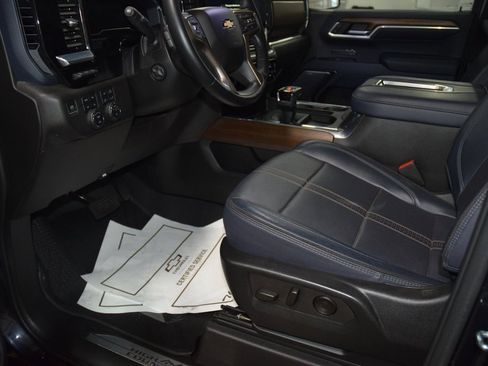 Used 2022 Chevrolet Silverado 1500 High Country w/ High Country Premium Package image 41