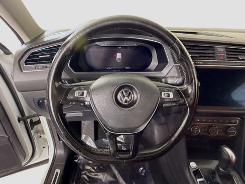 Used 2018 Volkswagen Tiguan SEL Premium image 13