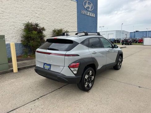 Used 2024 Hyundai Kona SEL AWD/4WD image 3