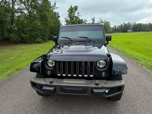 Used 2017 Jeep Wrangler Unlimited Sahara AWD/4WD image 7