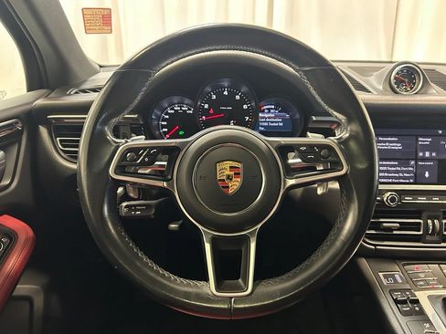 Certified 2021 Porsche Macan AWD/4WD image 11