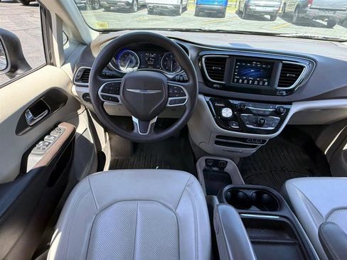 Used 2021 Chrysler Voyager Lxi FWD image 11