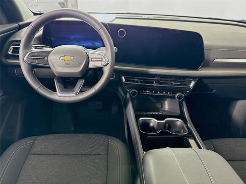 New 2026 Chevrolet Traverse LT image 2