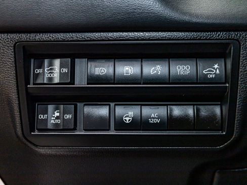 Used 2024 Toyota Sequoia Platinum image 21