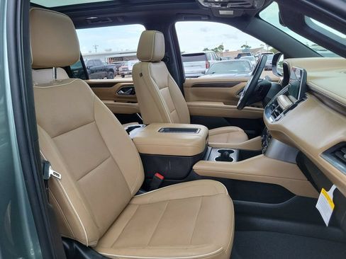 Certified 2023 Chevrolet Suburban Premier w/ Premium Package 2 AWD/4WD image 29