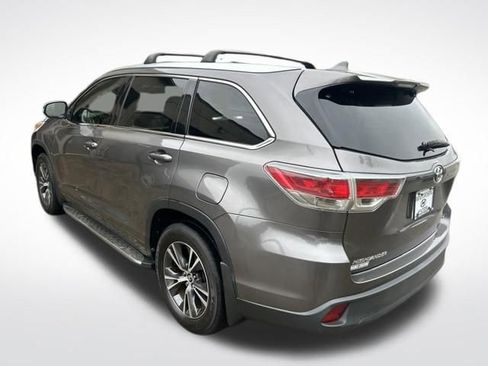 Used 2016 Toyota Highlander XLE FWD image 5
