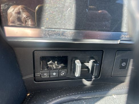 Used 2024 Nissan Armada SV AWD/4WD image 33