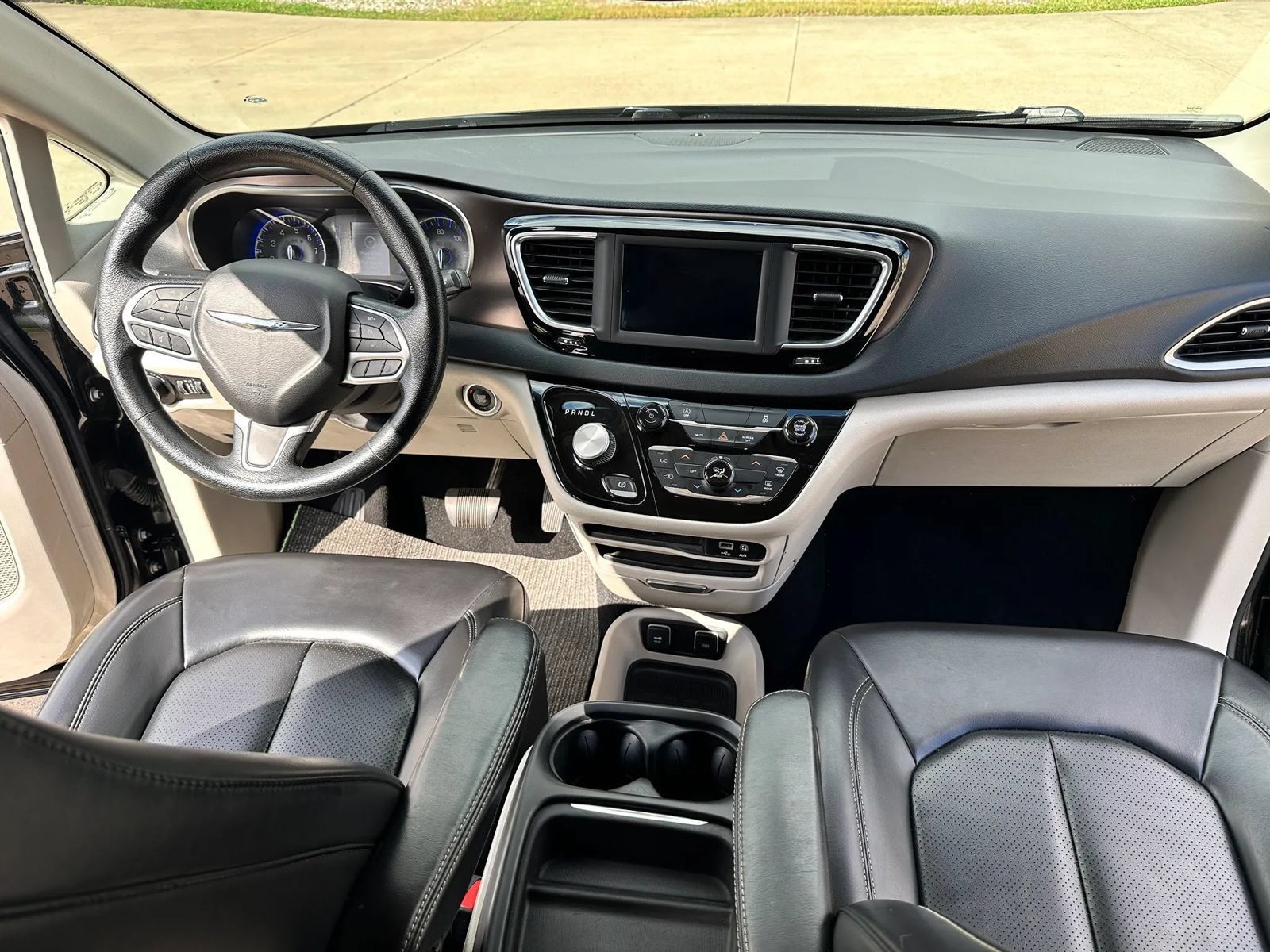 Used 2020 Chrysler Voyager Lxi FWD image 17