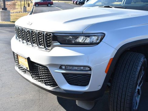 Certified 2025 Jeep Grand Cherokee Limited w/ Luxury Tech Group II image 12