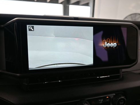 Used 2024 Jeep Gladiator Sport image 18