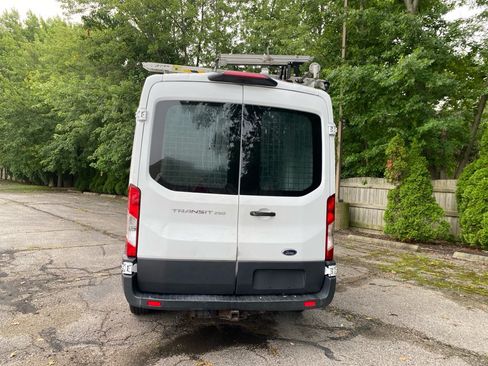 Used 2018 Ford Transit 250 130 Medium Roof RWD image 4