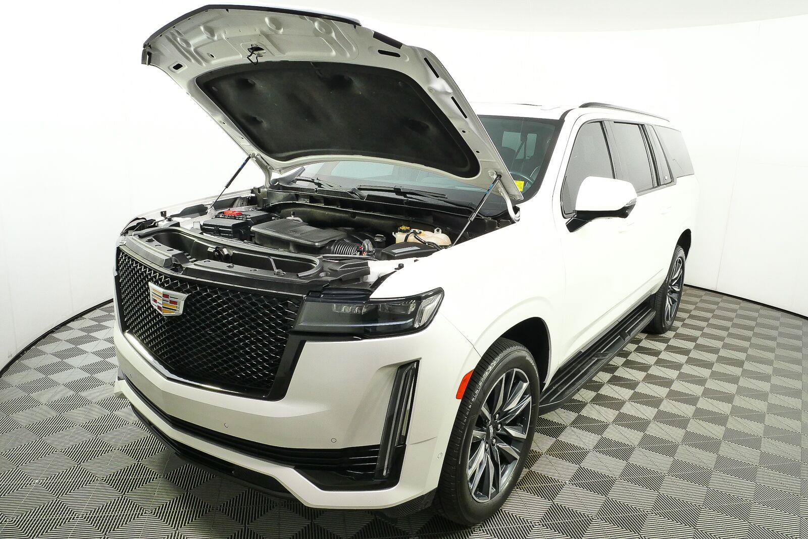 Used 2021 Cadillac Escalade ESV Sport AWD/4WD image 35