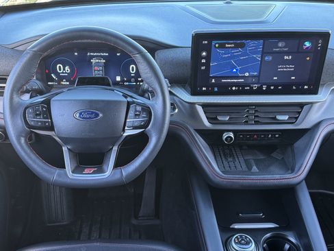 Used 2025 Ford Explorer ST image 12