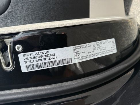 Certified 2023 Chrysler Pacifica Touring-L image 24