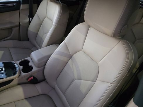 Used 2024 Porsche Macan S image 10